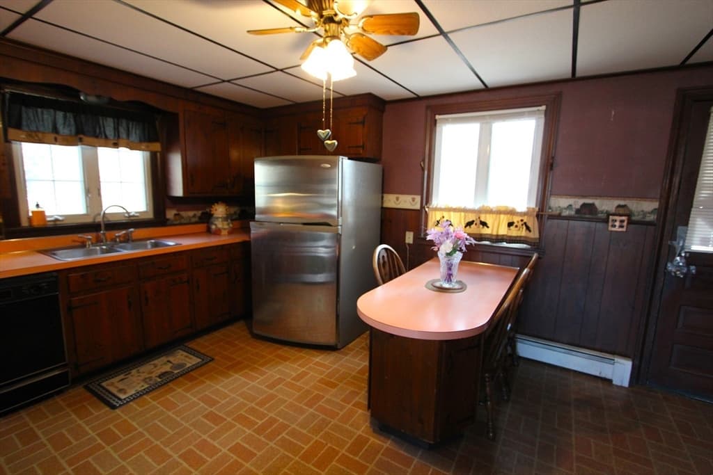 300 Chestnut St, Franklin MA 02038 photo 5