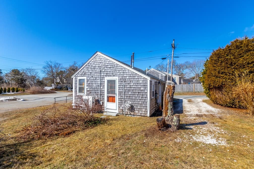 Single Family Residence at 1772 Main St, Chatham MA 02633, Chatham, photo 3 of 15