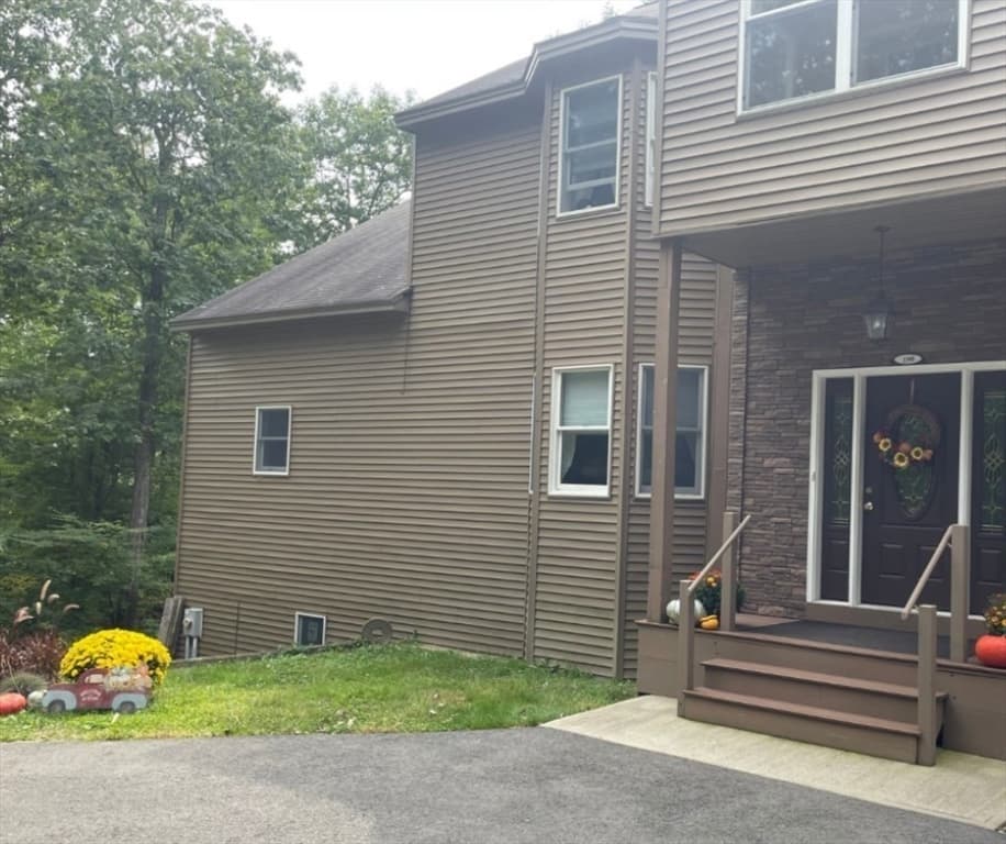 Single Family Residence at 198 S. Royalston Rd., Athol MA 01331, photo 4 of 41