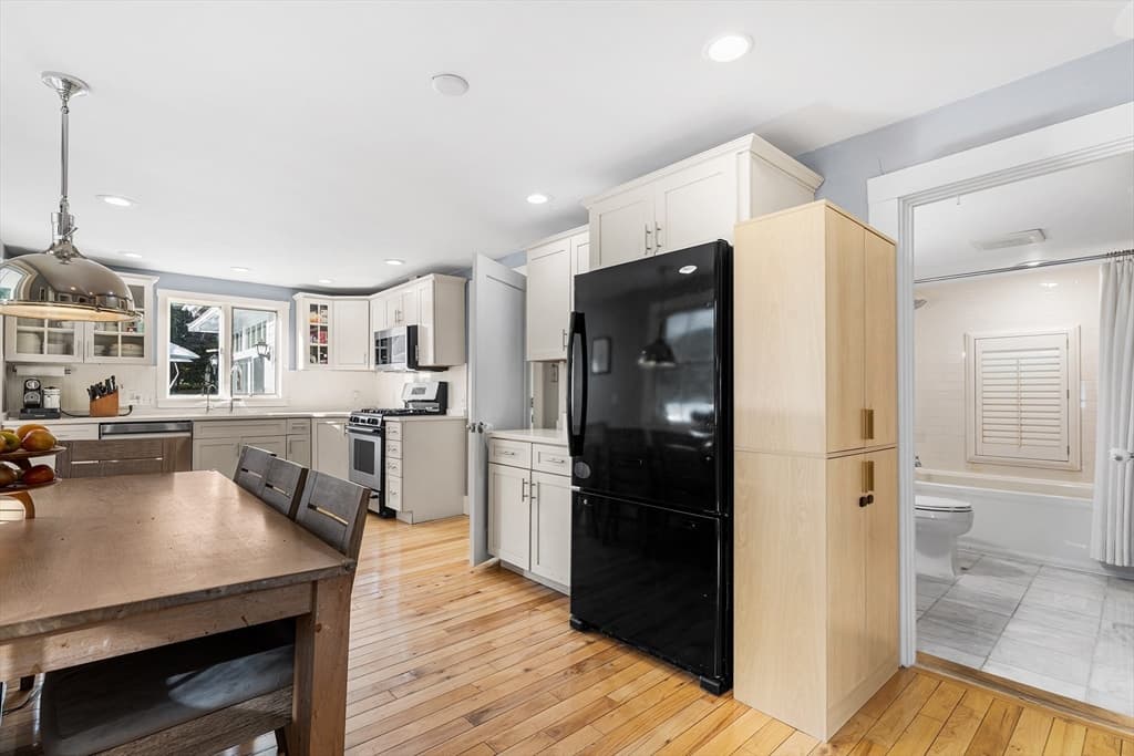 Single Family Residence at 29 Cottage St, Wellesley MA 02482, photo 7 of 42