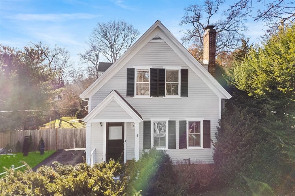 29 Cottage St, Wellesley MA 02482