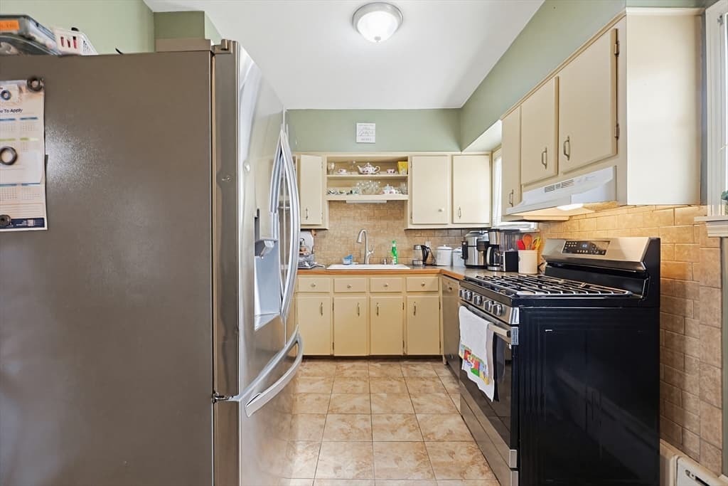Single Family Residence at 31 Russell St, Fall River MA 02721, photo 7 of 17