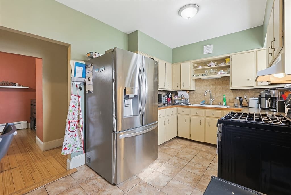 Single Family Residence at 31 Russell St, Fall River MA 02721, photo 8 of 17
