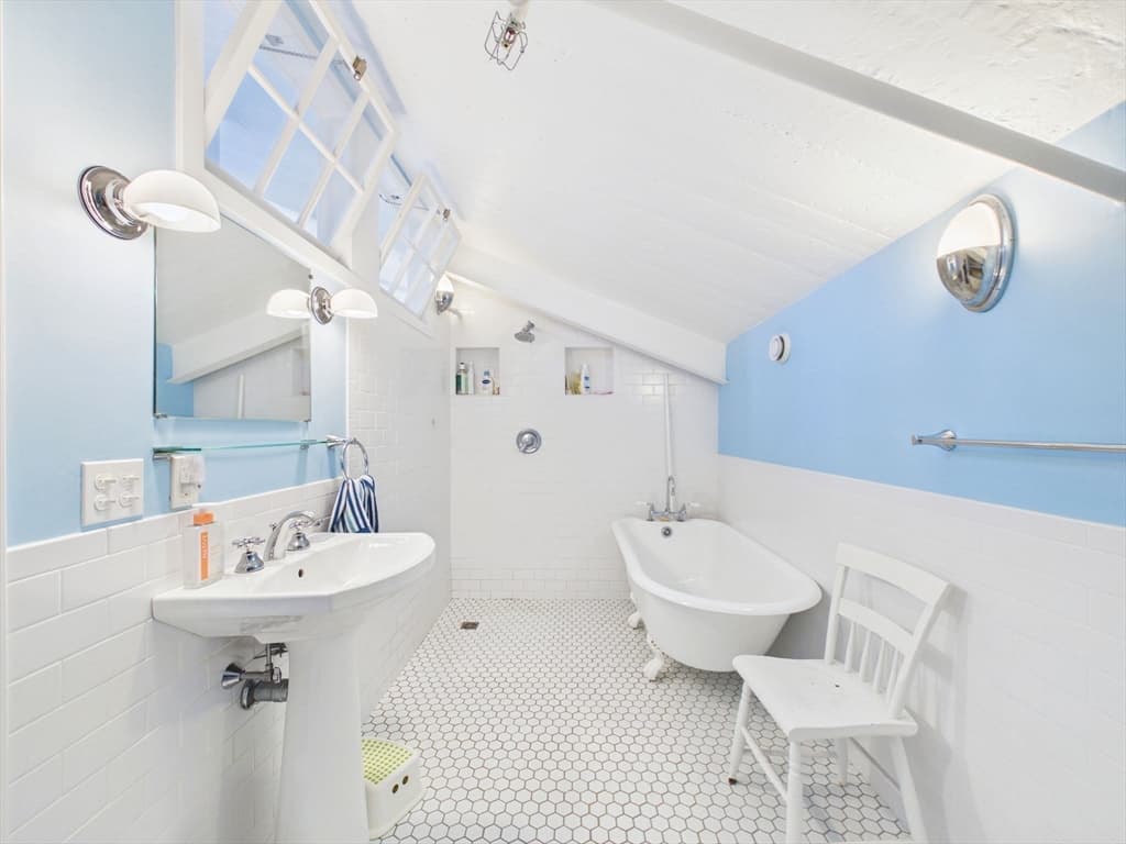 Condominium at 123 Sawyer St # 1, New Bedford MA 02746, New Bedford, photo 16 of 24