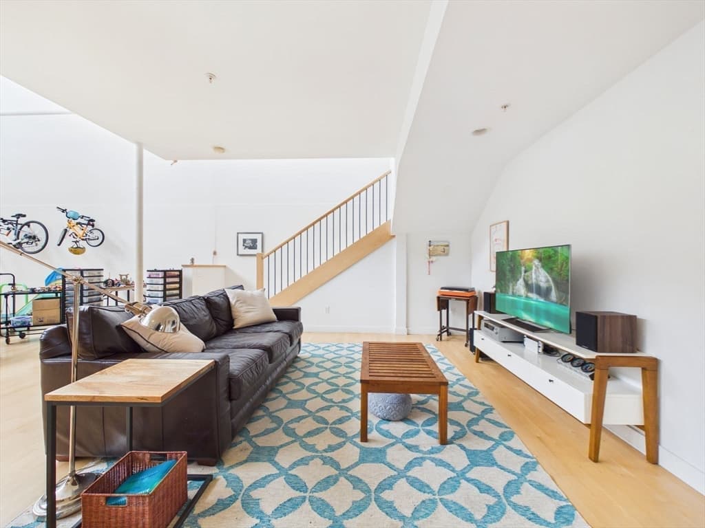 Condominium at 123 Sawyer St # 1, New Bedford MA 02746, New Bedford, photo 9 of 24