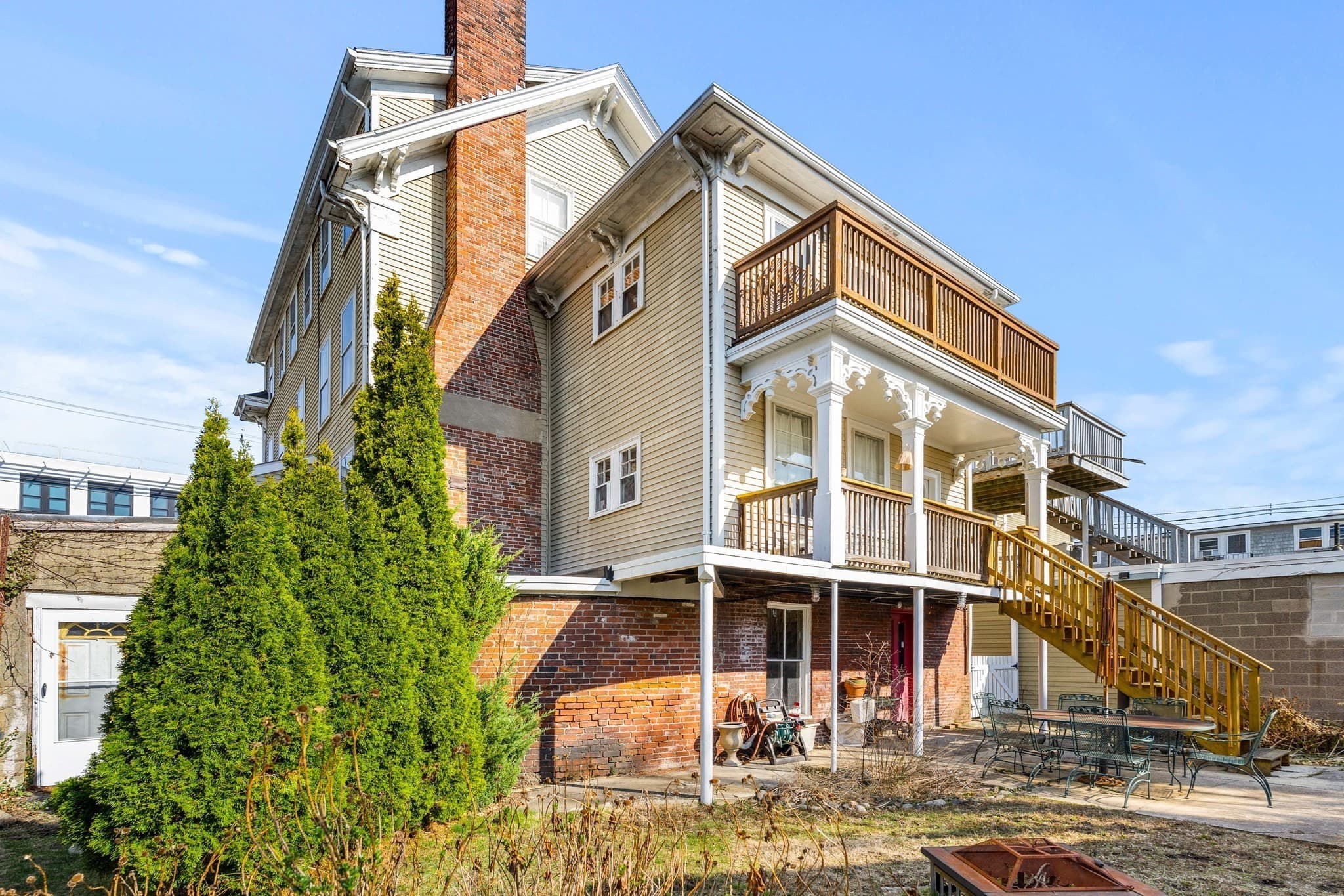 5+ Family - 5+ Units Up/Down at 126 Pleasant St, Marblehead MA 01945, photo 16 of 20