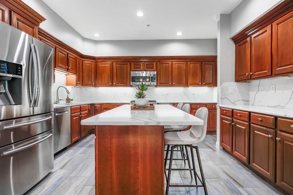 432 Boxwood Ln # 432, Clinton MA 01510