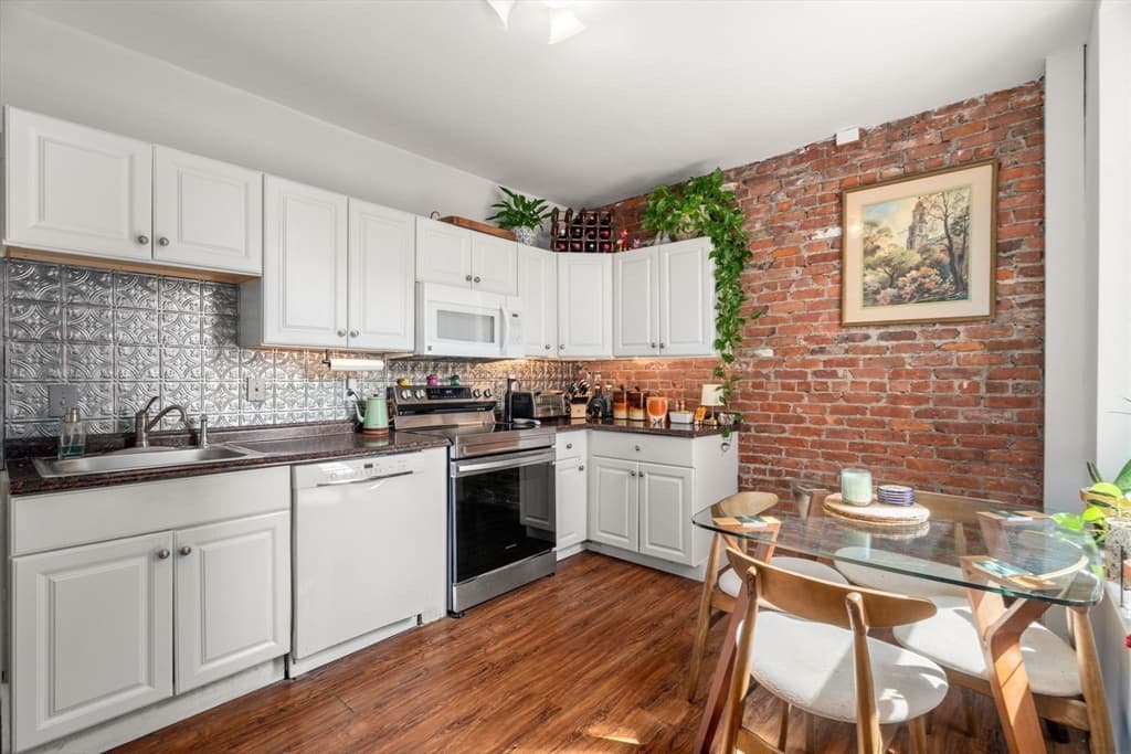1404 Commonwealth Ave # 17, Boston MA 02135