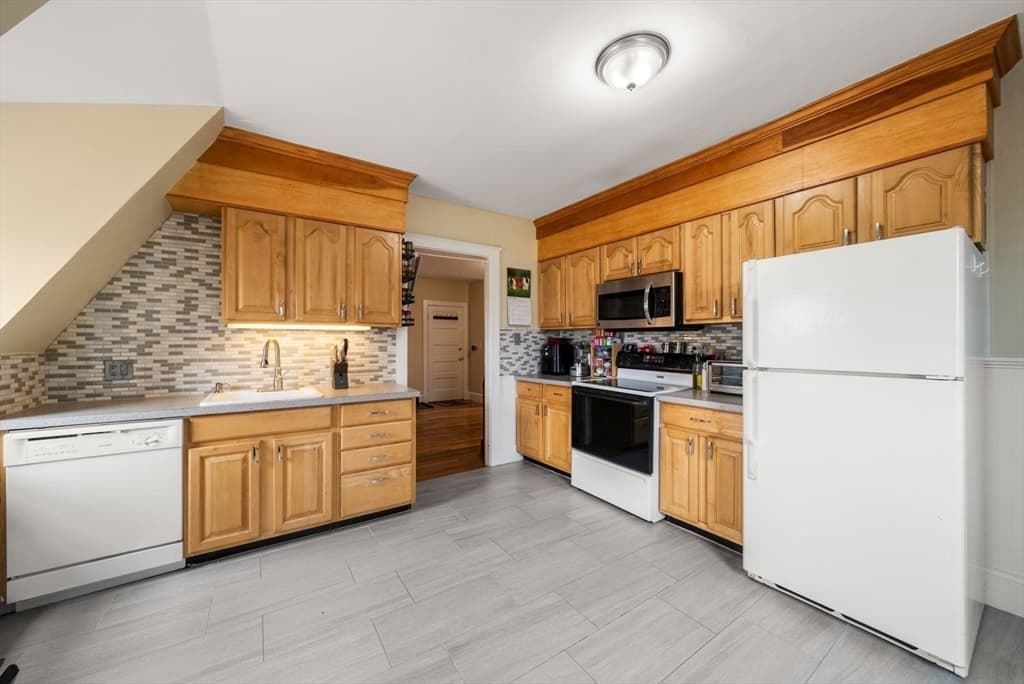 Condominium at 4 Alden St # 3, Danvers MA 01923, Danvers, photo 13 of 40