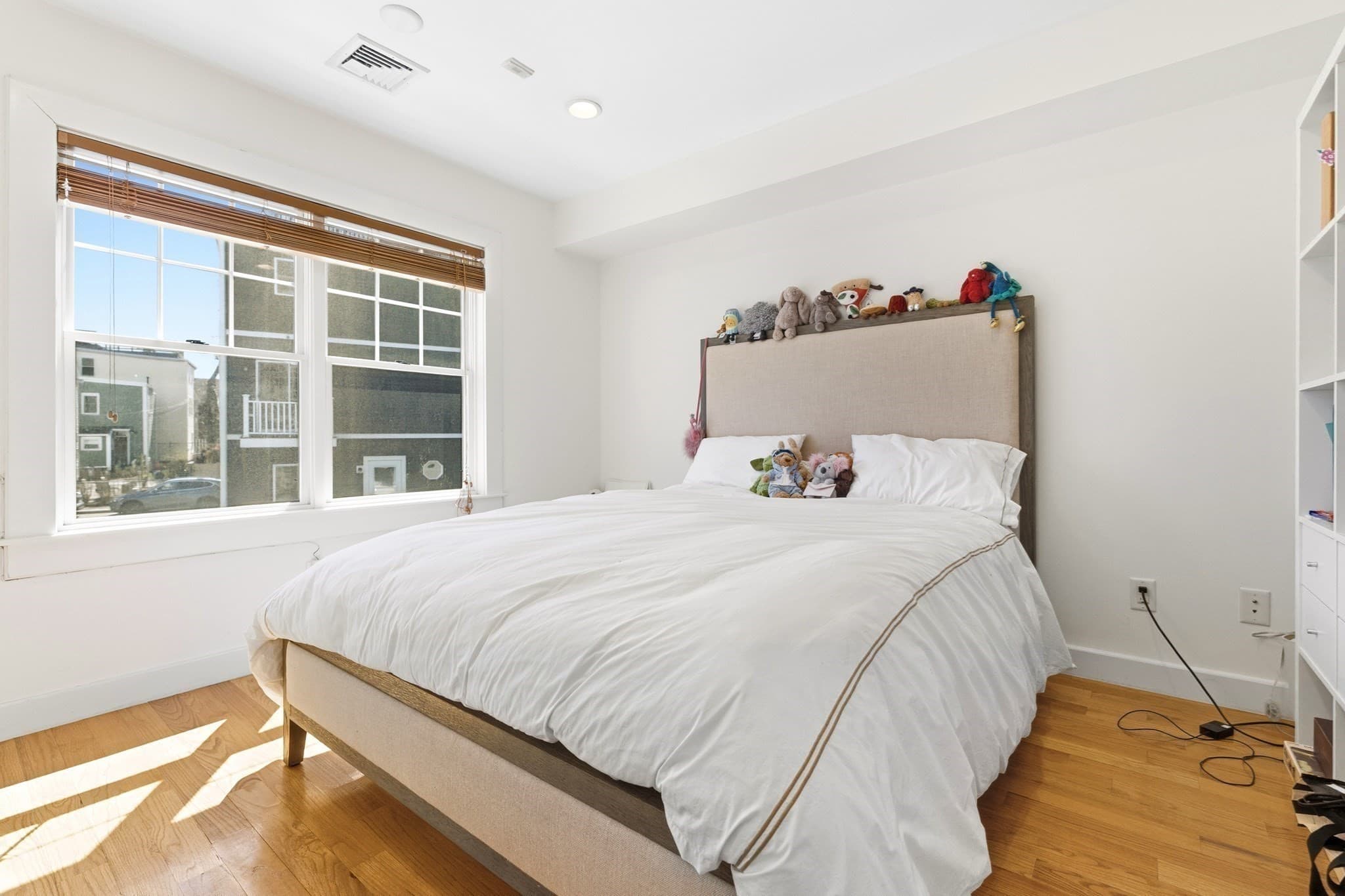 Condominium at 35 Middle St. # 4, Boston MA 02127, Boston, photo 8 of 18