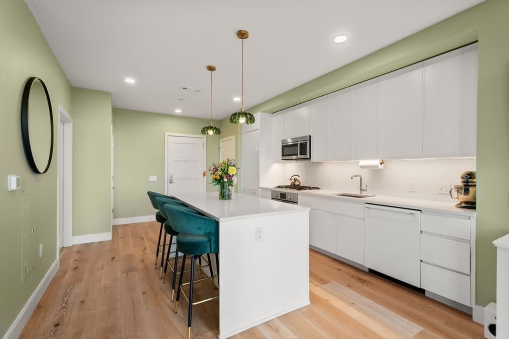 Condominium at 191 Washington St # 423, Boston MA 02135, photo 3 of 31
