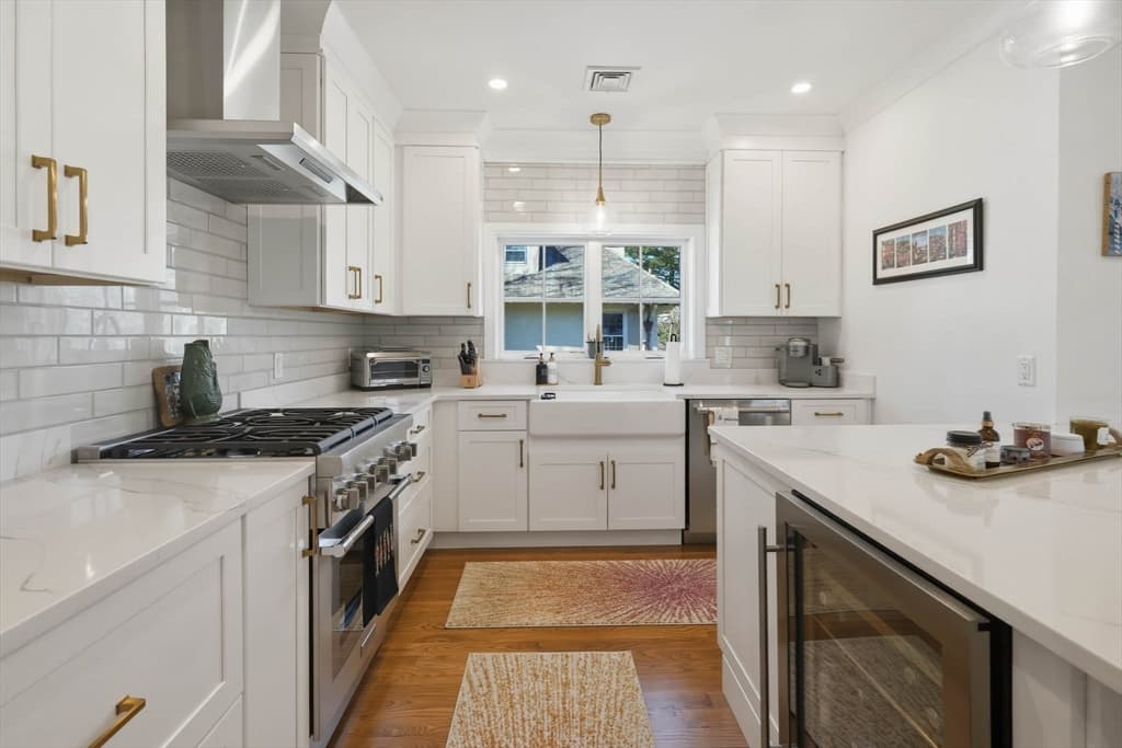 Condominium at 20 Lawrence # 2, Wakefield MA 01880, photo 13 of 38