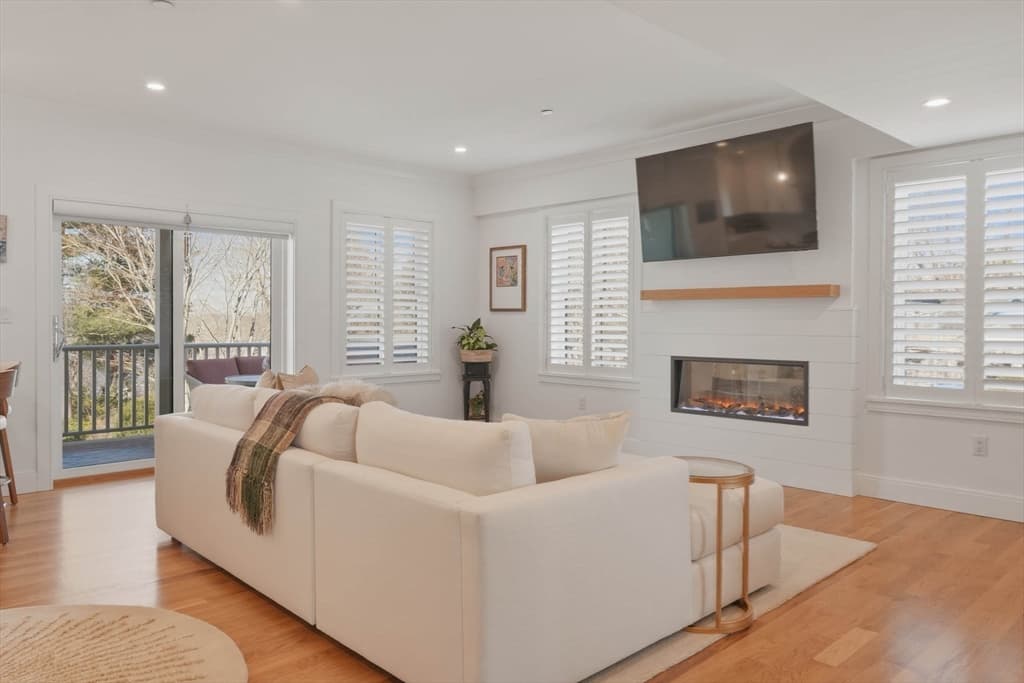 Condominium at 20 Lawrence # 2, Wakefield MA 01880, photo 17 of 38