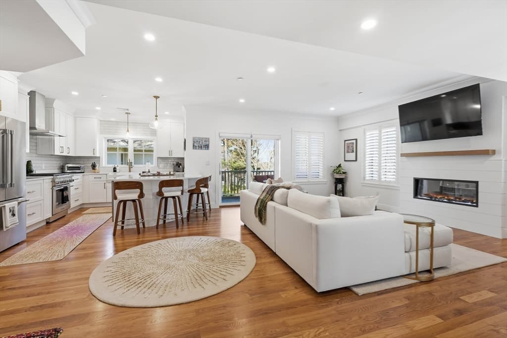 Condominium at 20 Lawrence # 2, Wakefield MA 01880, photo 16 of 38