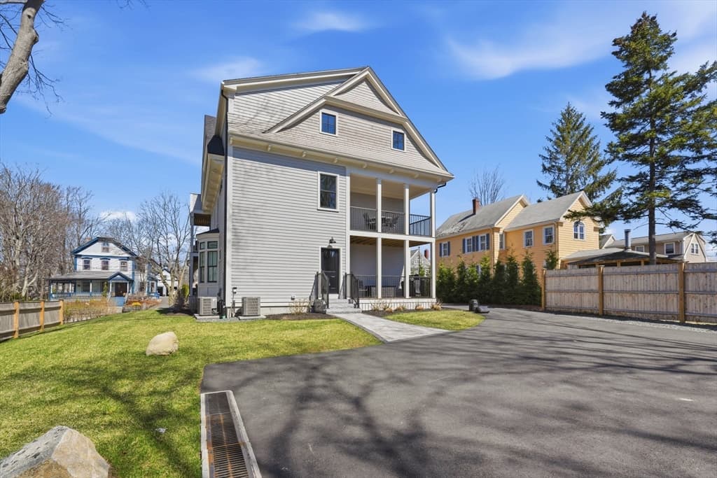 Condominium at 20 Lawrence # 2, Wakefield MA 01880, photo 3 of 38