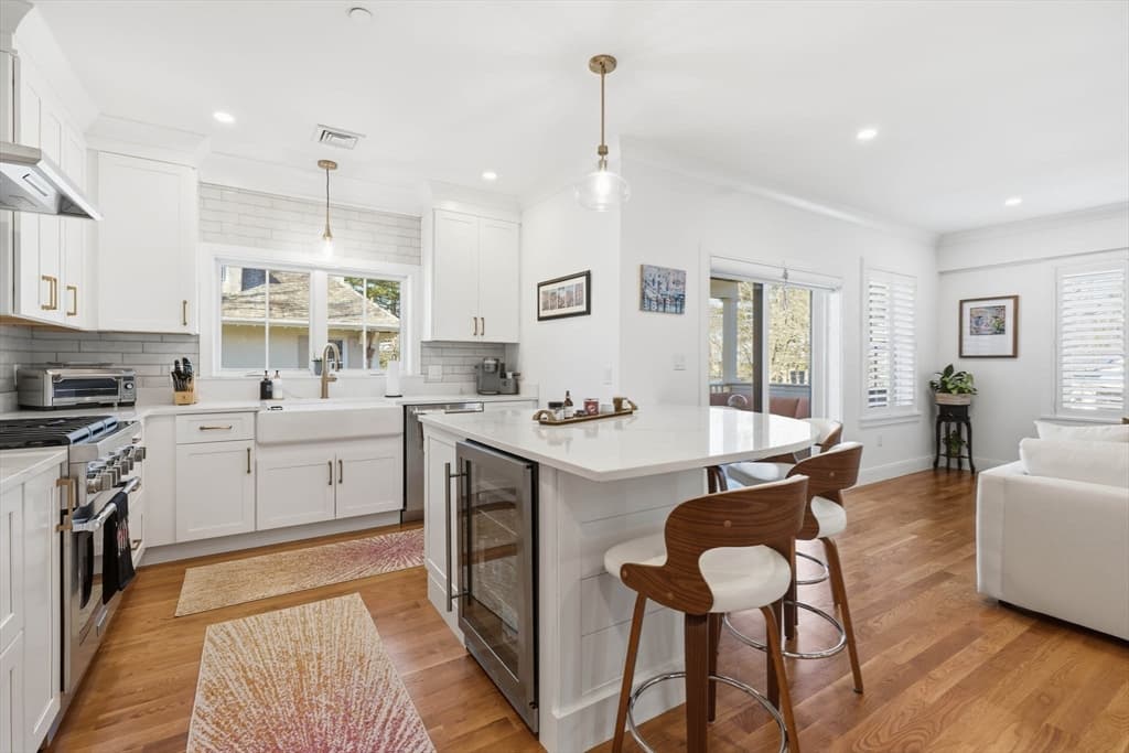 Condominium at 20 Lawrence # 2, Wakefield MA 01880, photo 10 of 38