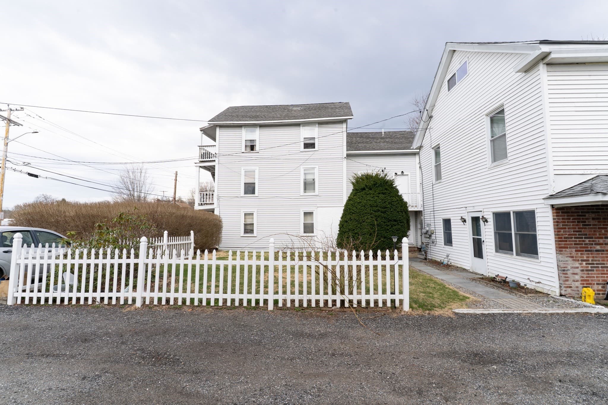 5-9 Family at 15-17 Central St, Brookfield MA 01506, photo 5 of 13