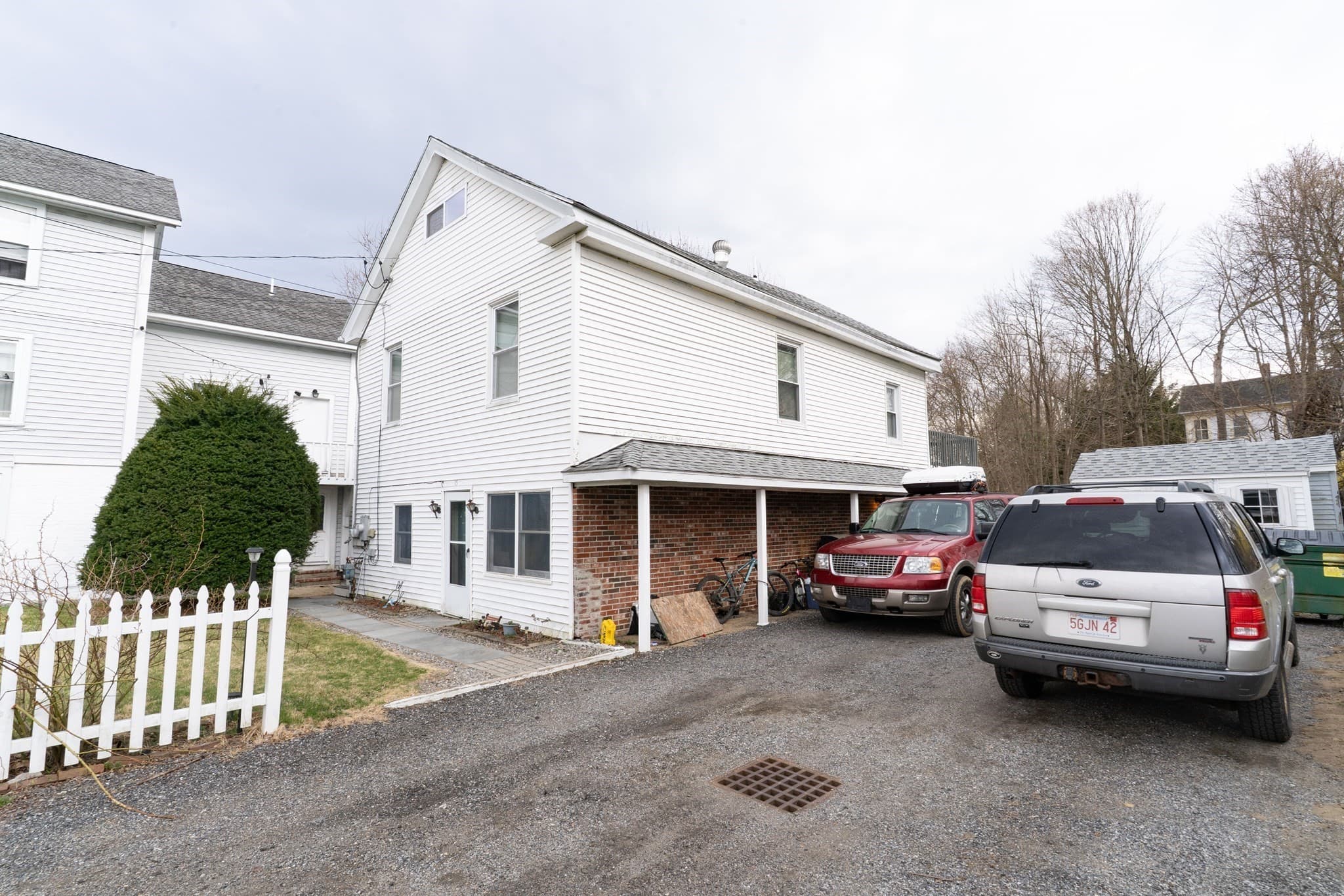 5-9 Family at 15-17 Central St, Brookfield MA 01506, photo 4 of 13