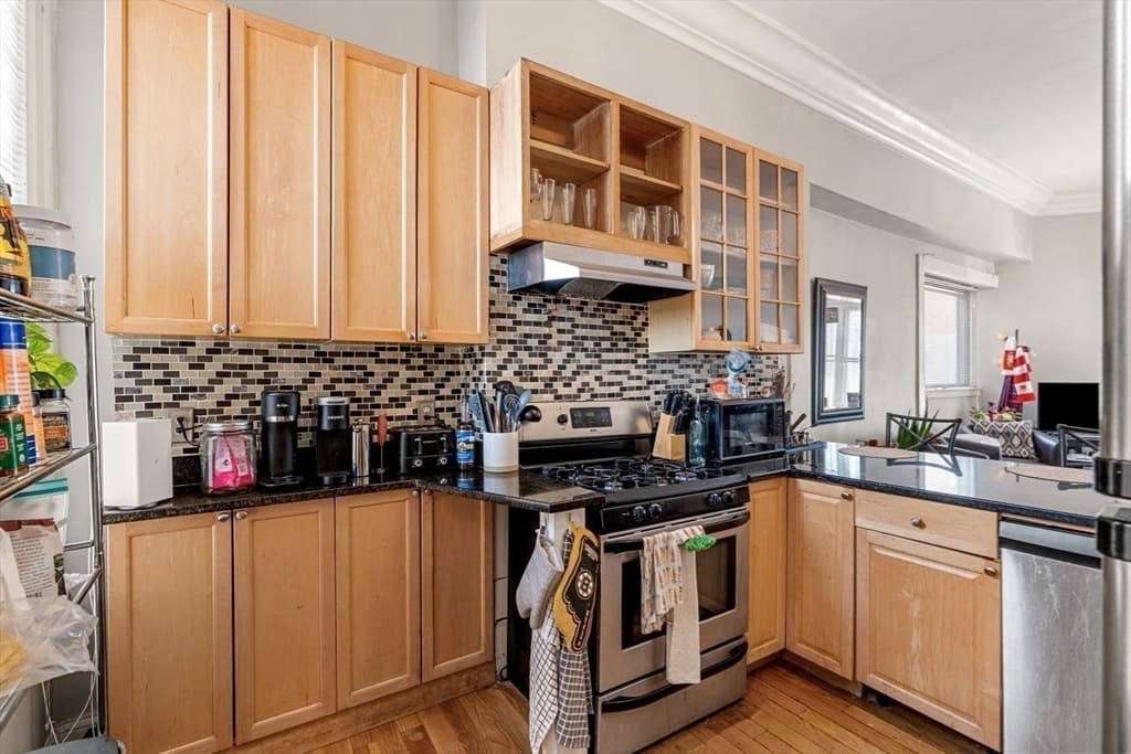 3 Family - 3 Units Up/Down at 124 F St, Boston MA 02127, Boston, photo 9 of 26