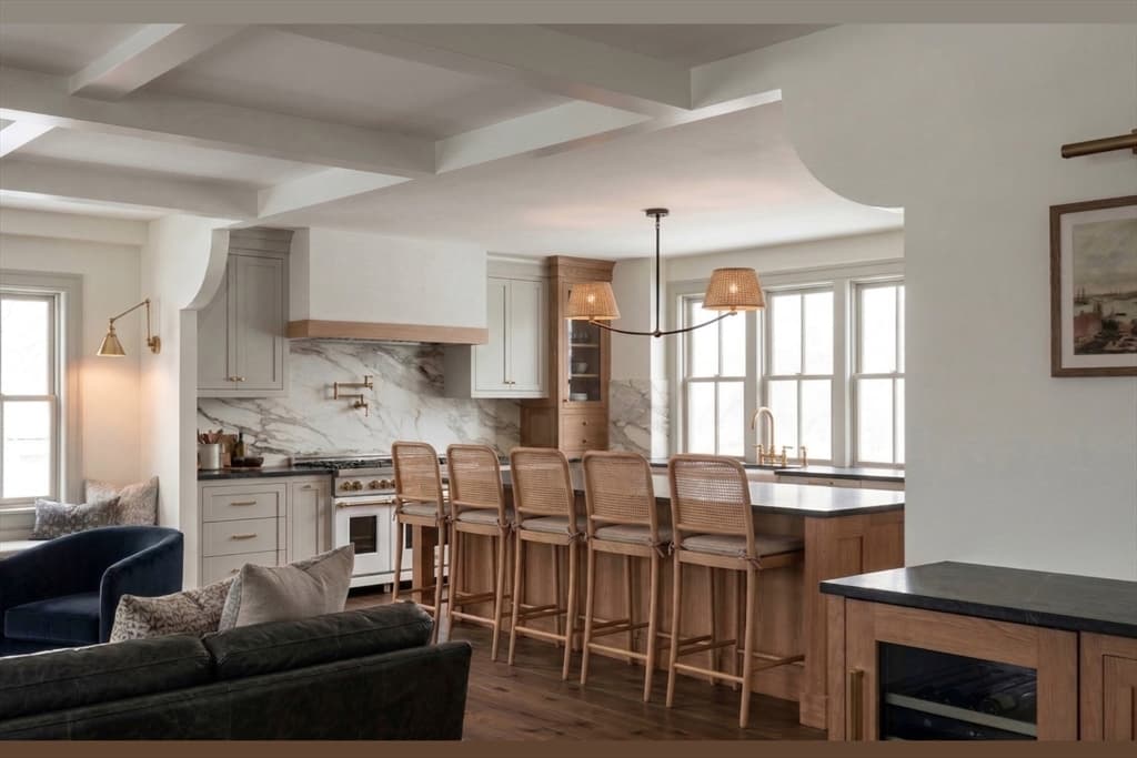 Single Family Residence at 7 Lunt St, Newburyport MA 01950, photo 2 of 26