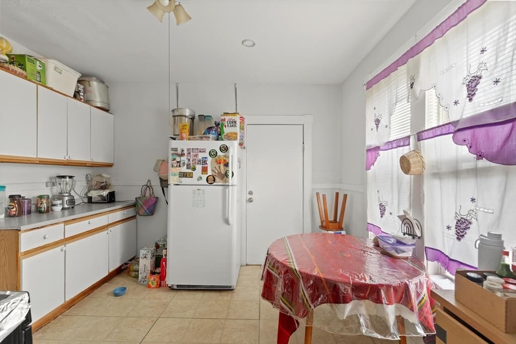 3 Family at 22 Elm St, Lynn MA 01905, photo 6 of 35