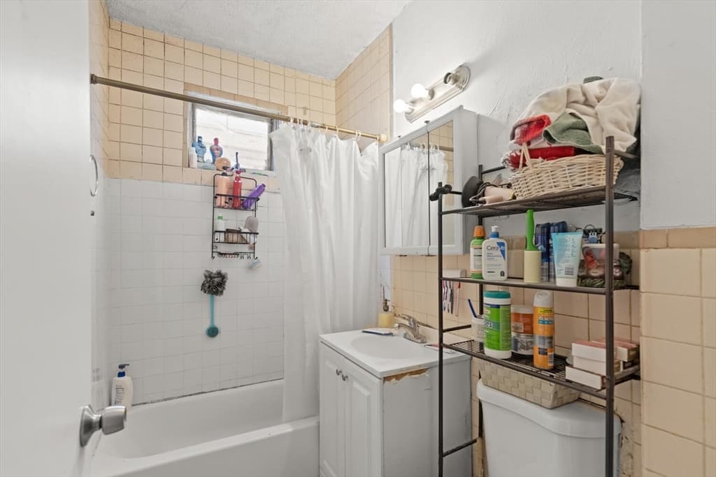 3 Family at 22 Elm St, Lynn MA 01905, photo 7 of 35