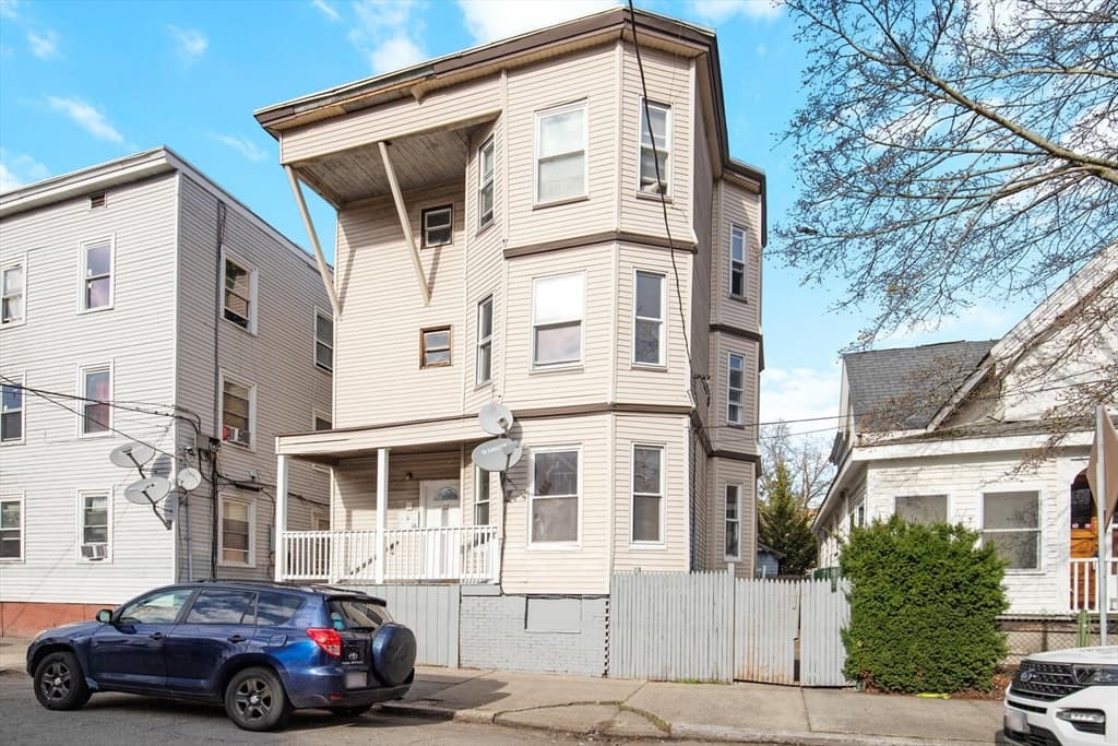22 Elm St, Lynn MA 01905