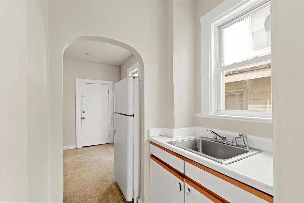 3 Family at 22 Elm St, Lynn MA 01905, photo 20 of 35