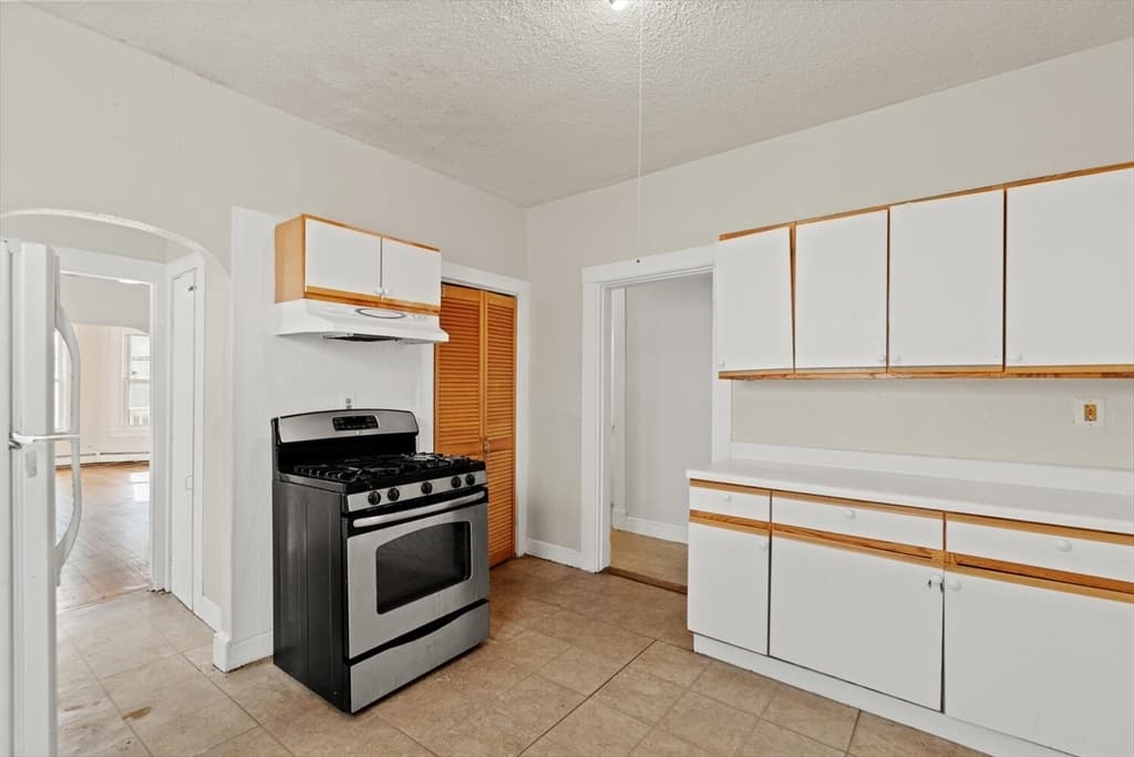 3 Family at 22 Elm St, Lynn MA 01905, photo 10 of 35
