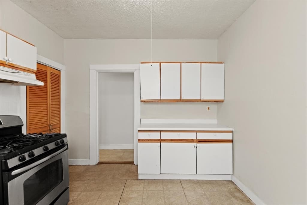 3 Family at 22 Elm St, Lynn MA 01905, photo 18 of 35