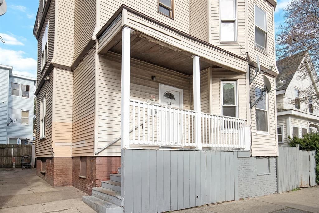 3 Family at 22 Elm St, Lynn MA 01905, photo 11 of 35