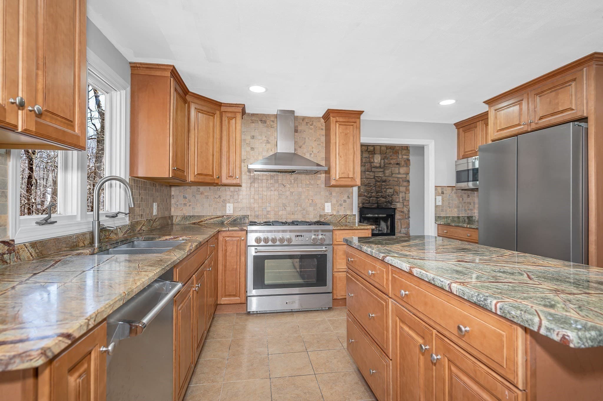 Single Family Residence at 255 Hay Meadow Rd, North Andover MA 01845, photo 12 of 39