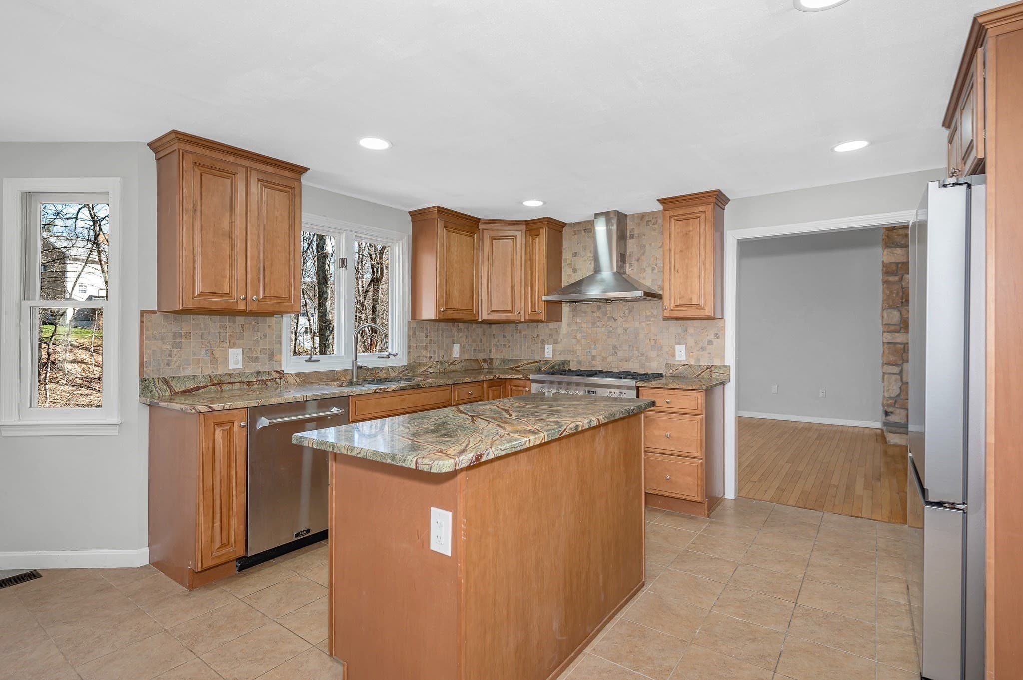 Single Family Residence at 255 Hay Meadow Rd, North Andover MA 01845, photo 9 of 39