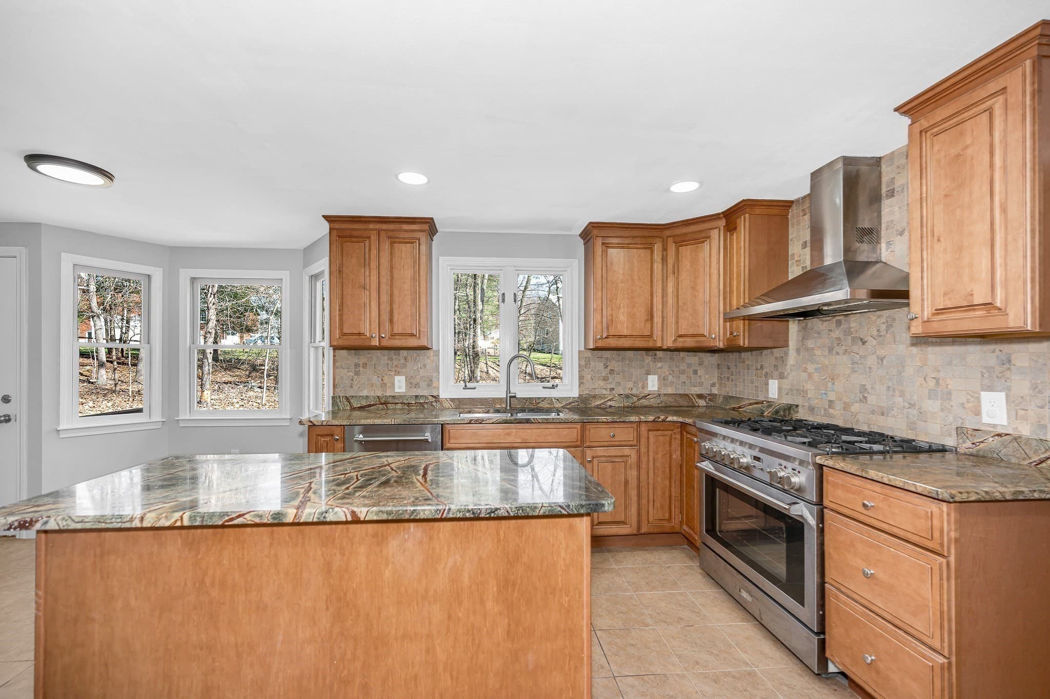 Single Family Residence at 255 Hay Meadow Rd, North Andover MA 01845, photo 10 of 39