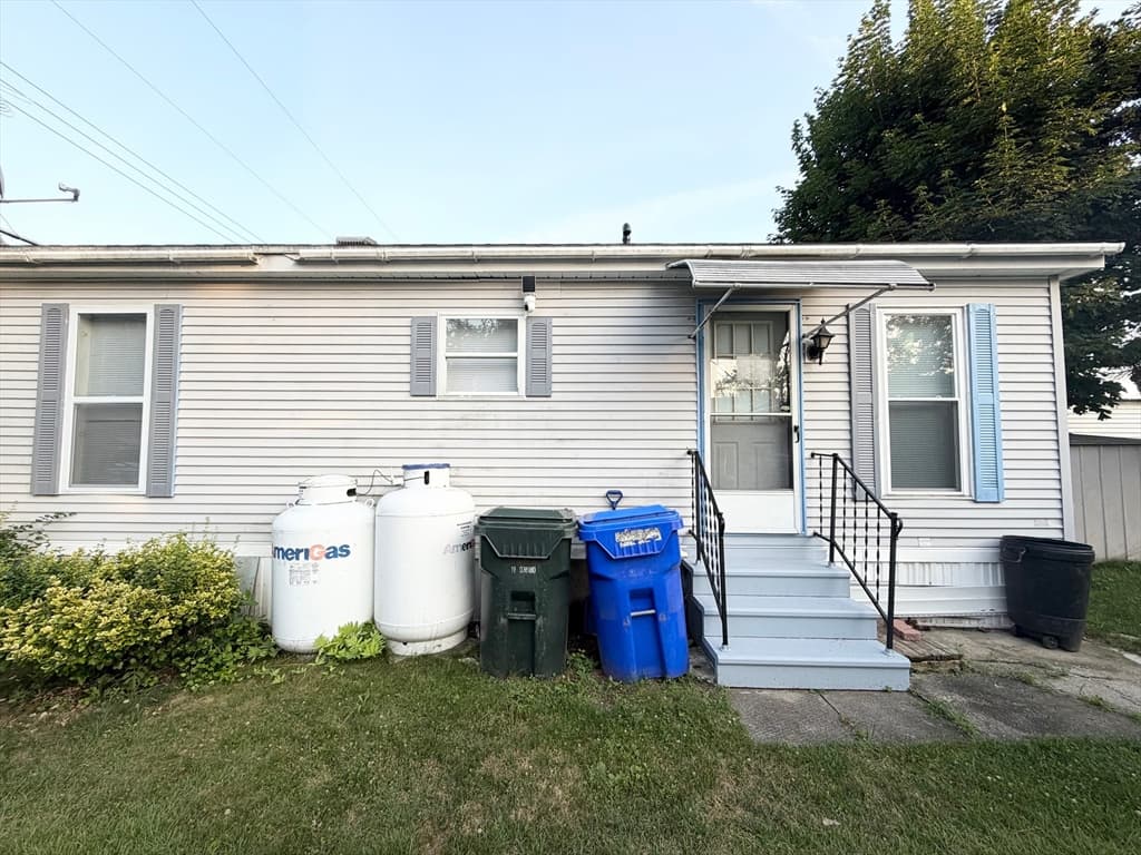 16 Mobile Home Way, Springfield MA 01119 photo 12