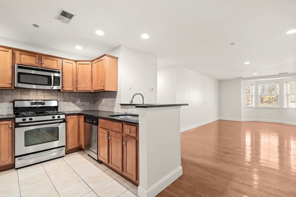 120 Wyllis Ave # 103, Everett MA 02149 photo 2