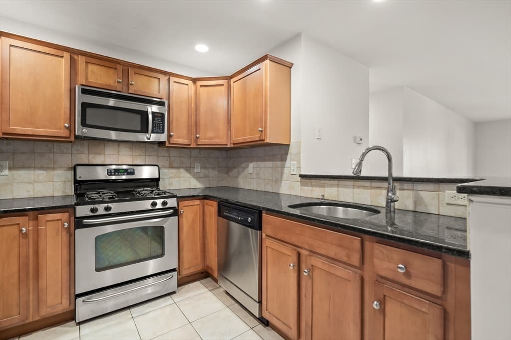 120 Wyllis Ave # 103, Everett MA 02149