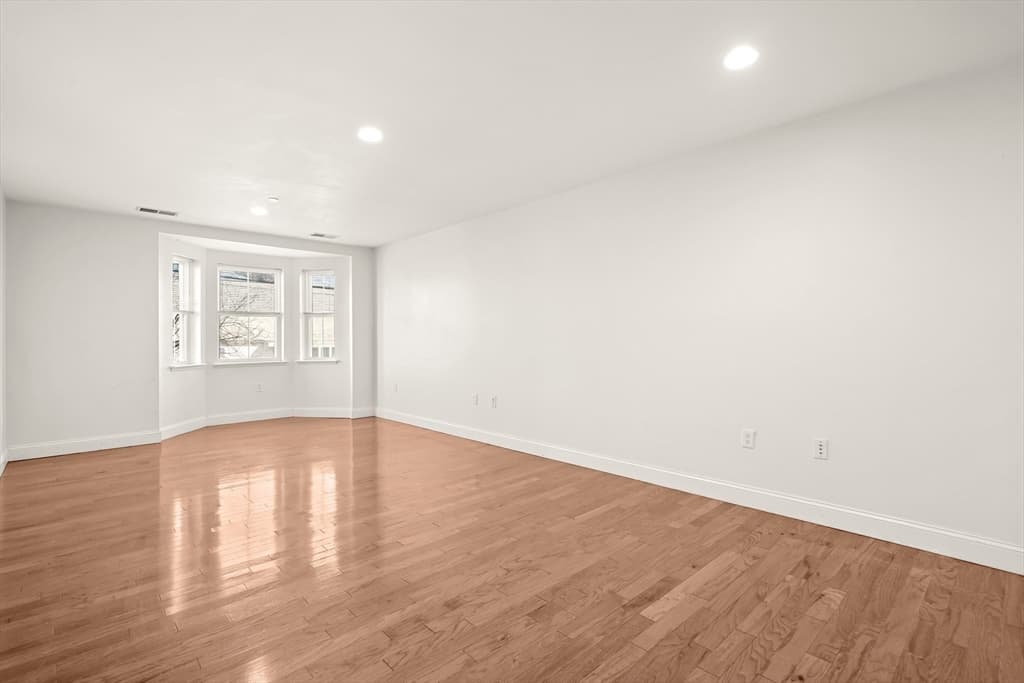 120 Wyllis Ave # 103, Everett MA 02149 photo 4