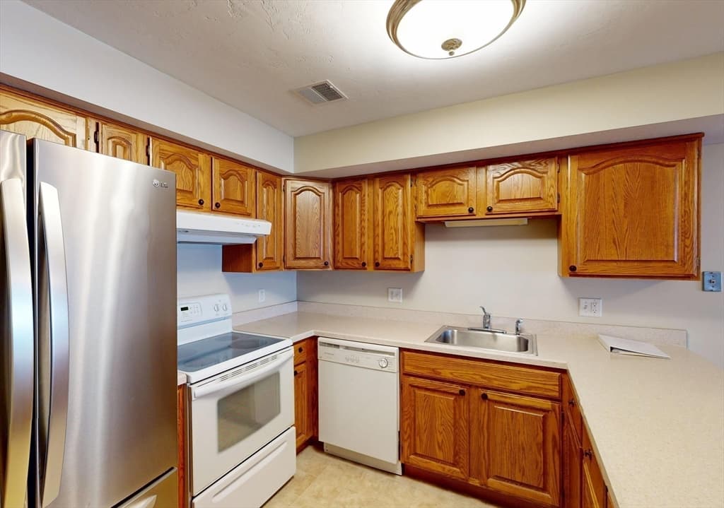 23 Greenleaves Drive # 105, Amherst MA 01002 photo 6