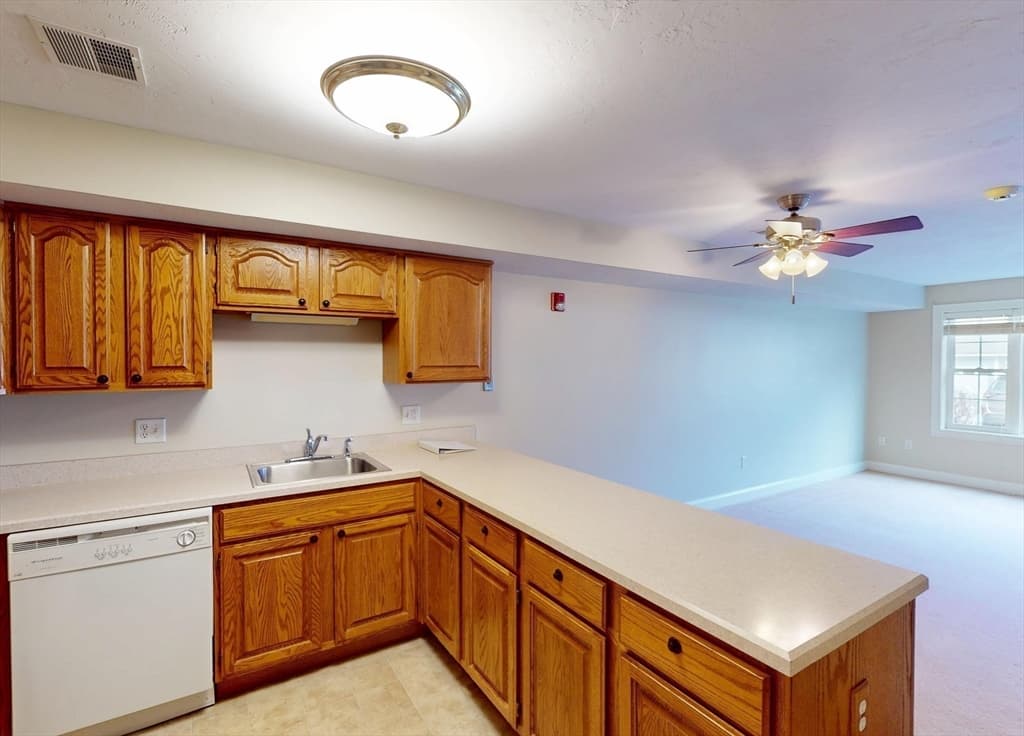 23 Greenleaves Drive # 105, Amherst MA 01002 photo 3