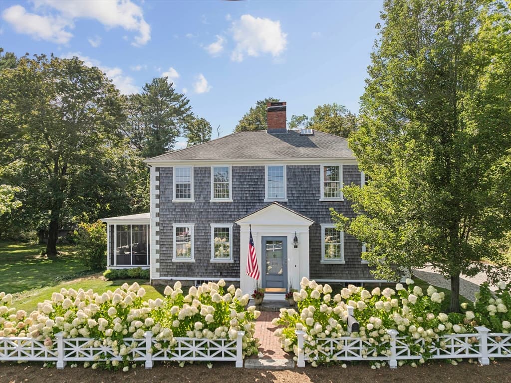 104 Standish St, Duxbury MA 02332