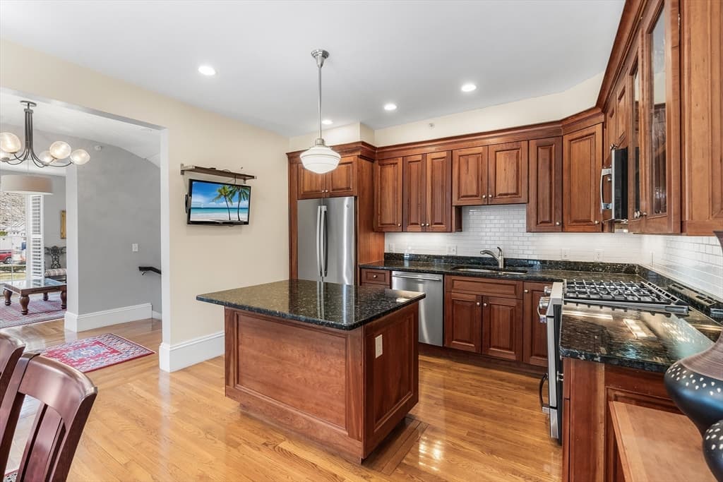 Condominium at 81 Forest St # 81, Medford MA 02155, photo 9 of 42