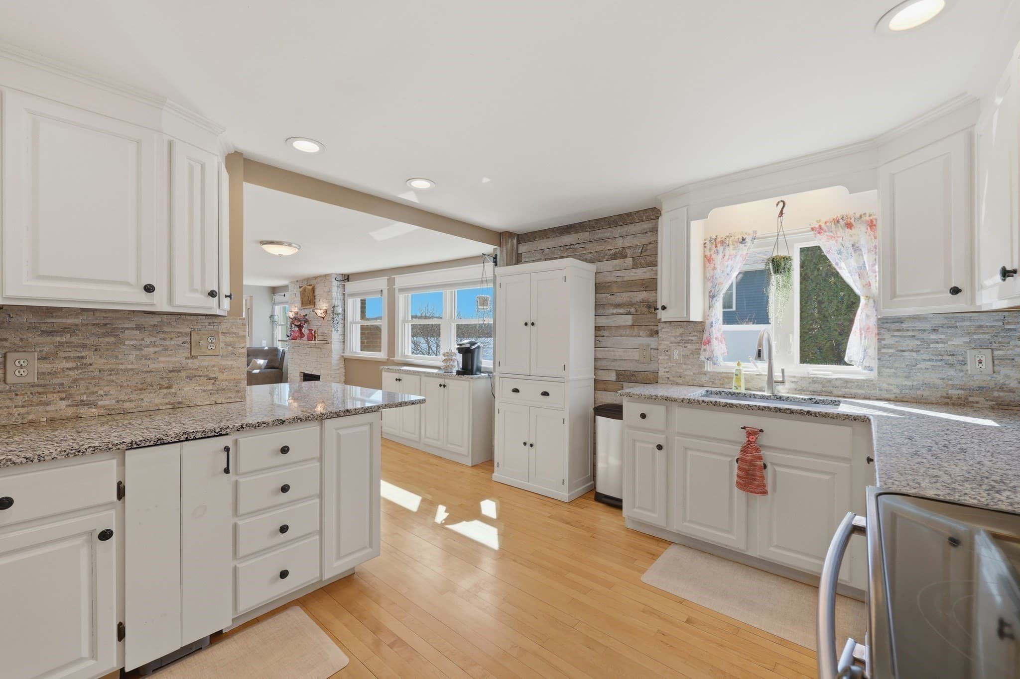 Single Family Residence at 51 Spring Street, Lunenburg MA 01462, photo 6 of 42