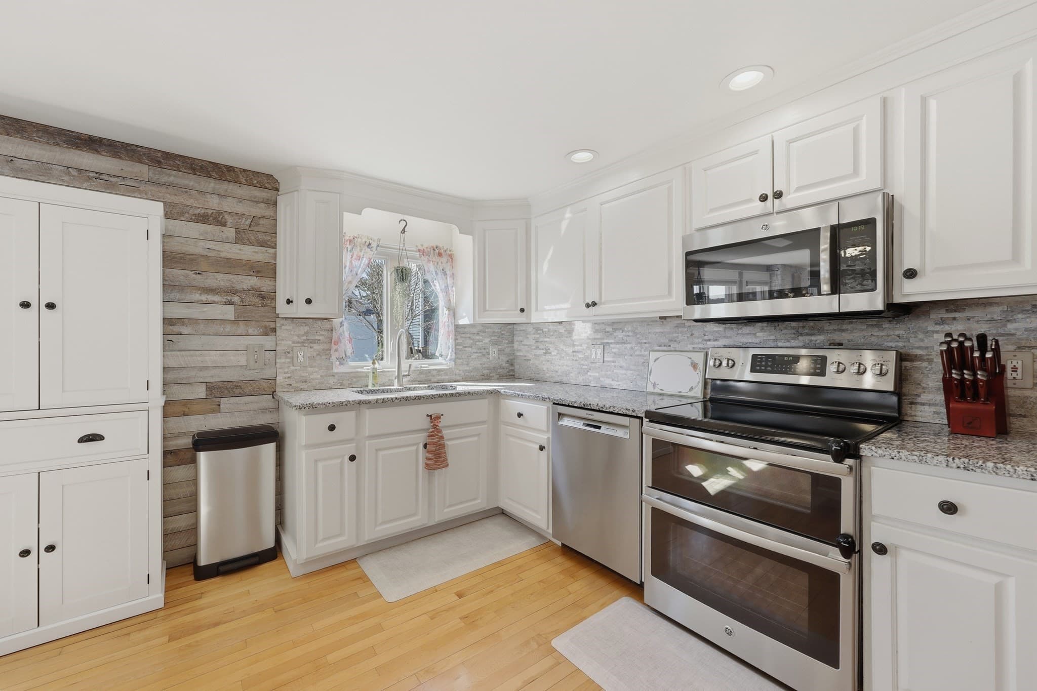 Single Family Residence at 51 Spring Street, Lunenburg MA 01462, photo 5 of 42