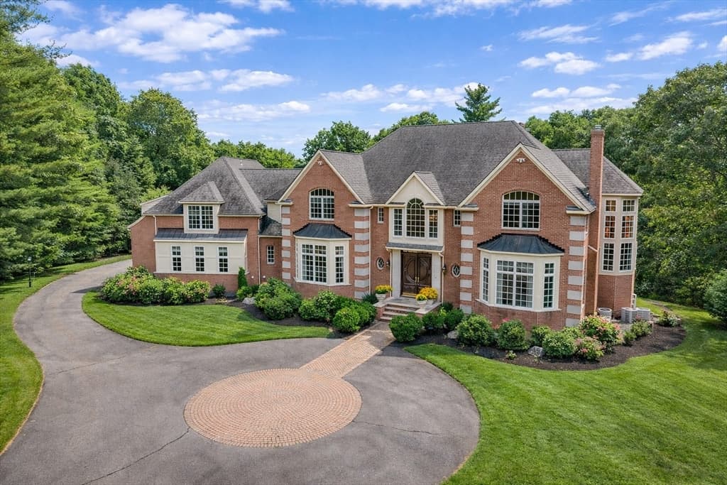 8 Stratford Way, Lincoln MA 01773