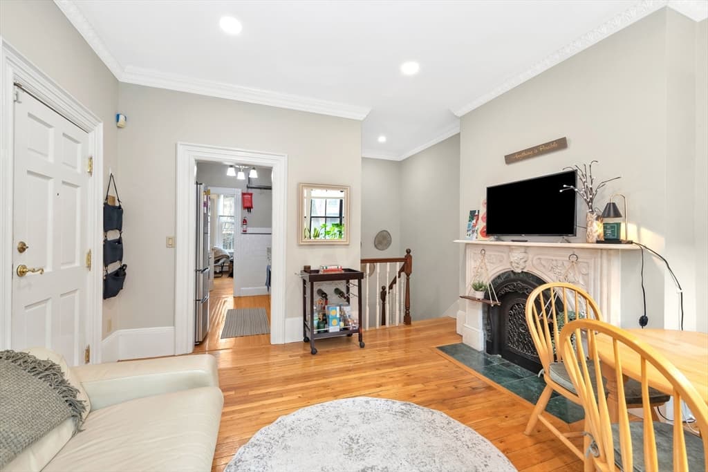 Condominium at 32 E Springfield St # 1, Boston MA 02118, photo 3 of 16