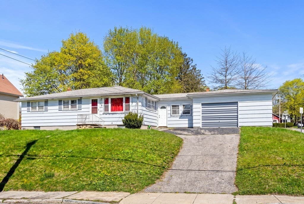 21 Spring St, Webster MA 01570
