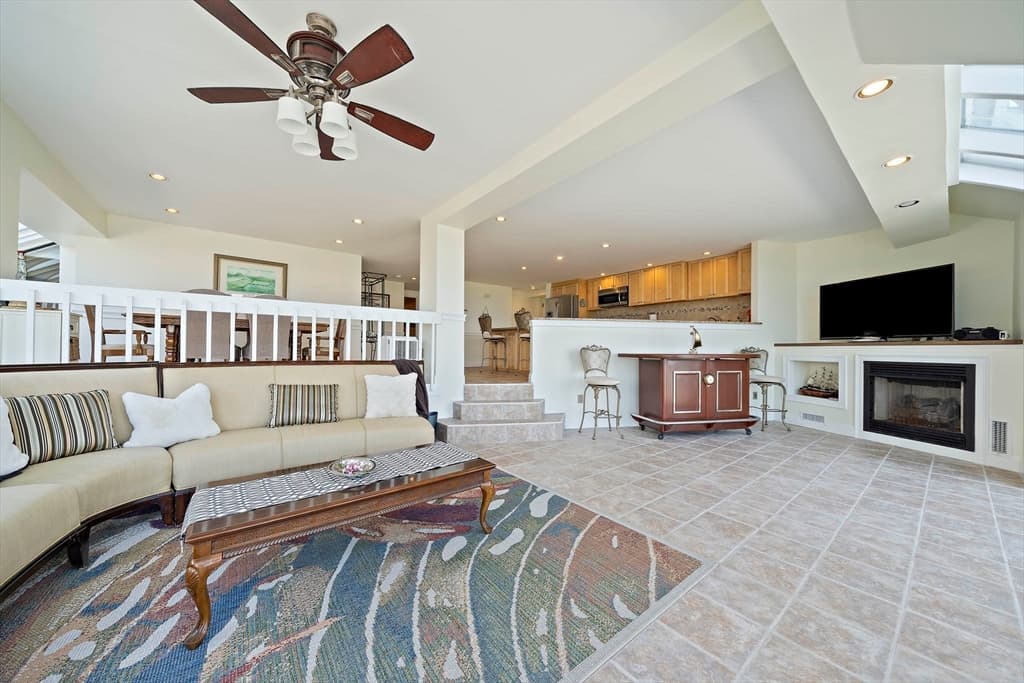 Condominium at 25 Oceanside Drive # 25, Hull MA 02045, photo 16 of 40