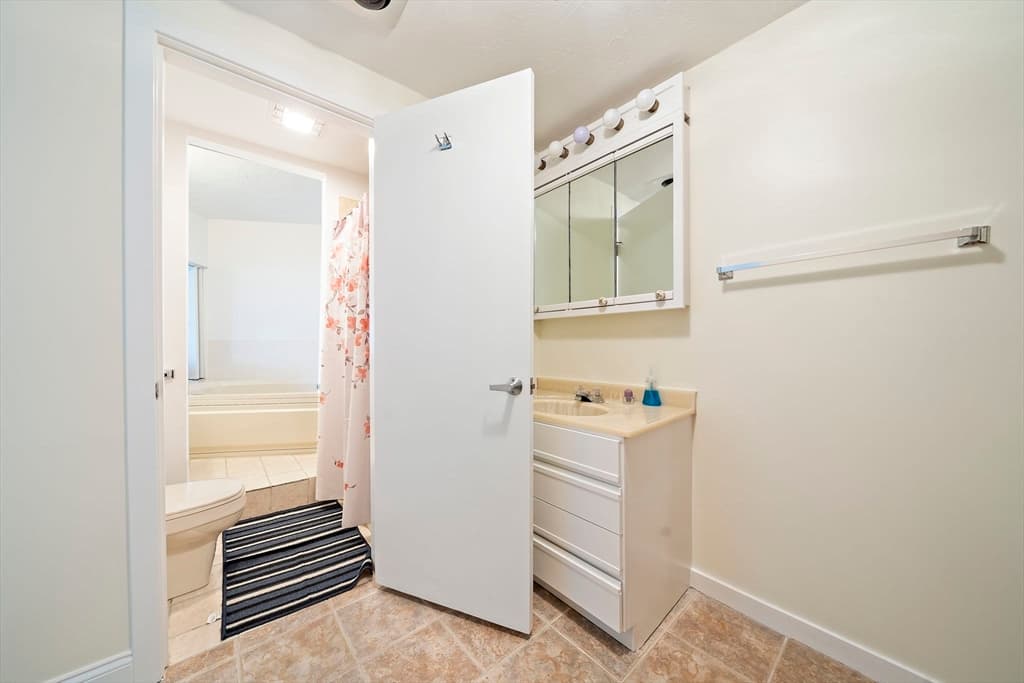 Condominium at 25 Oceanside Drive # 25, Hull MA 02045, photo 26 of 40