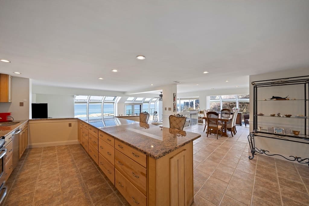 Condominium at 25 Oceanside Drive # 25, Hull MA 02045, photo 3 of 40